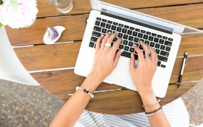 Een online typecursus volgen tijdens je vakantie: leerzaam en ontspannen